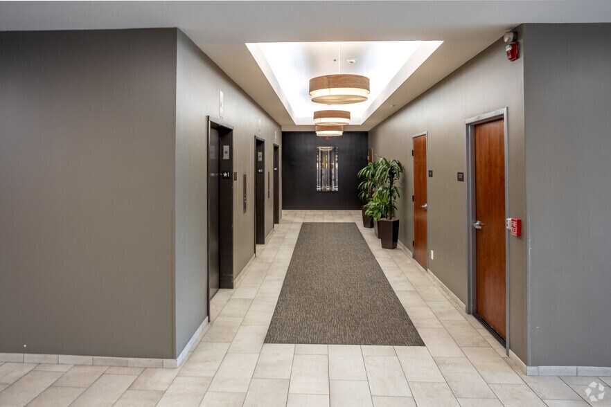 More Photos Of 10680 Treena St, San Diego Unknown For Lease