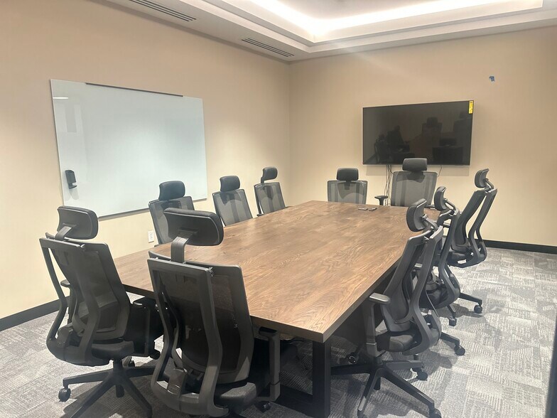 More Photos Of 1901 Main St, Columbia Coworking Space