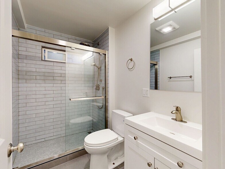 More Photos Of 10 Brooklyn Pl, San Francisco Apartments For Sale