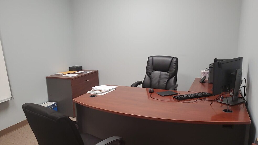 More Photos Of 2315 W Arbors Dr, Charlotte Medical For Lease