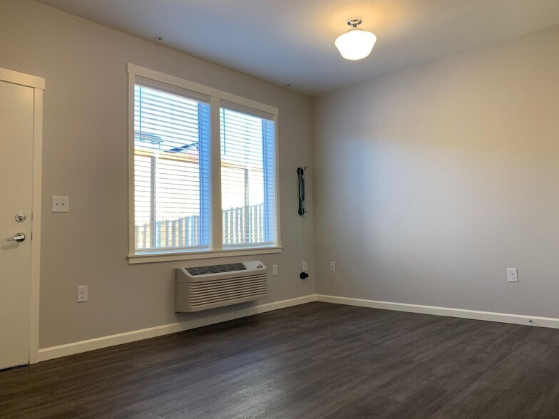 More Photos Of 7122 N Greenwich Ave, Portland Apartments For Sale