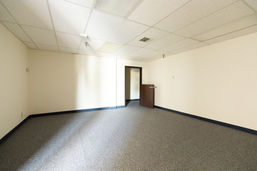 More Photos Of 43845 10th St, Lancaster Medical For Lease