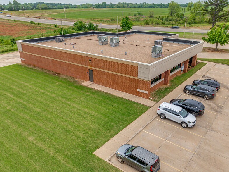 More Photos Of 15679 NE 23rd St, Choctaw Medical For Sale