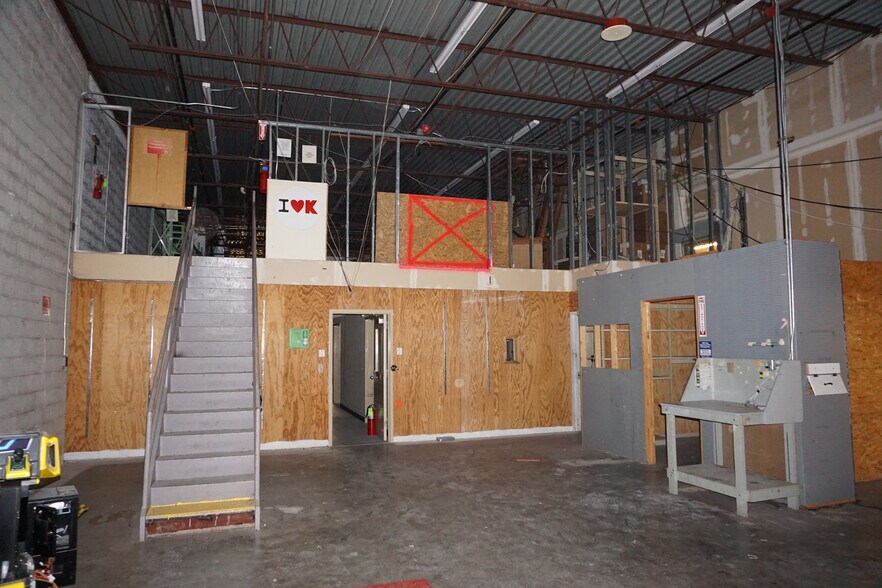 More Photos Of 93 W Campbell Rd, Rotterdam Freestanding For Sale
