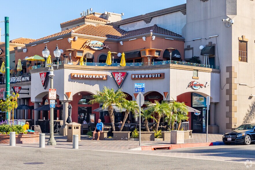 More Photos Of 200 Main St, Huntington Beach Storefront Retail Office For Lease