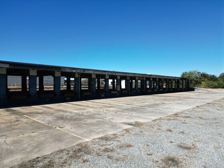 More Photos Of 475 Guy Paine Rd, Macon-Bibb Truck Terminal For Sale