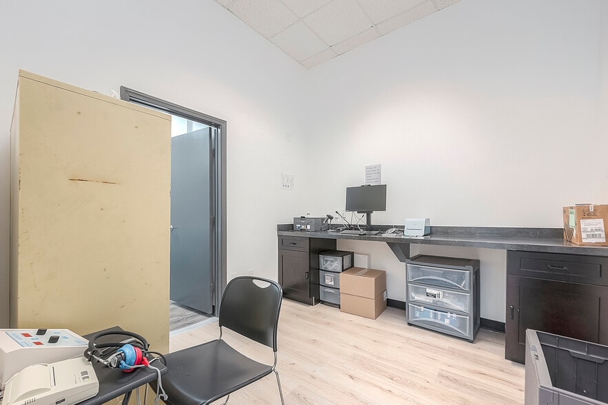 More Photos Of 13111 Westheimer Rd, Houston Office For Sale