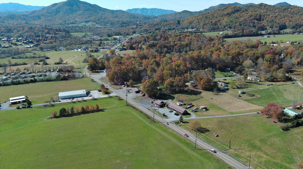 More Photos Of 3030 Wears Valley Rd, Pigeon Forge Restaurant For Lease