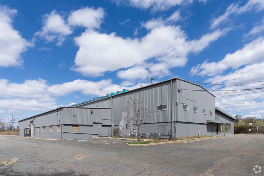 Primary Photo Of 501 Industry Rd, Staten Island Warehouse For Sale
