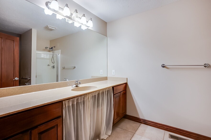 More Photos Of 121 S Water St, Derby Office For Sale