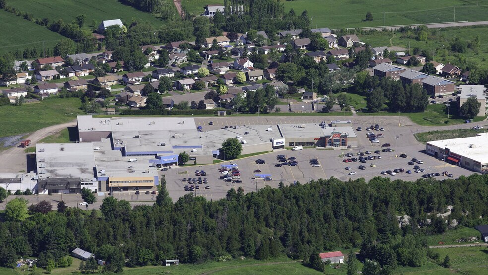 Primary Photo Of 161-175 Rt 230 O, Kamouraska Mrc General Retail For Lease