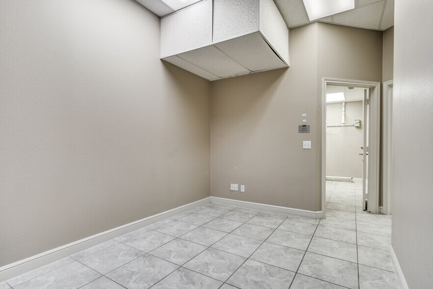 More Photos Of 605-607 6th St N, Texas City Restaurant For Sale