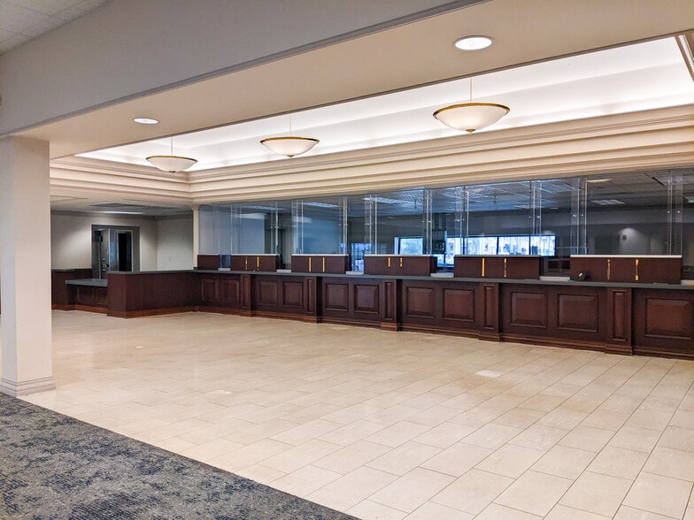More Photos Of 201 W Reynolds St, Plant City Bank For Lease