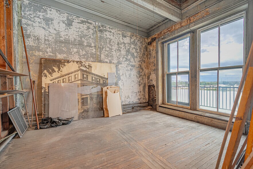 More Photos Of 100 E Bay St, Savannah Lodge Meeting Hall For Sale