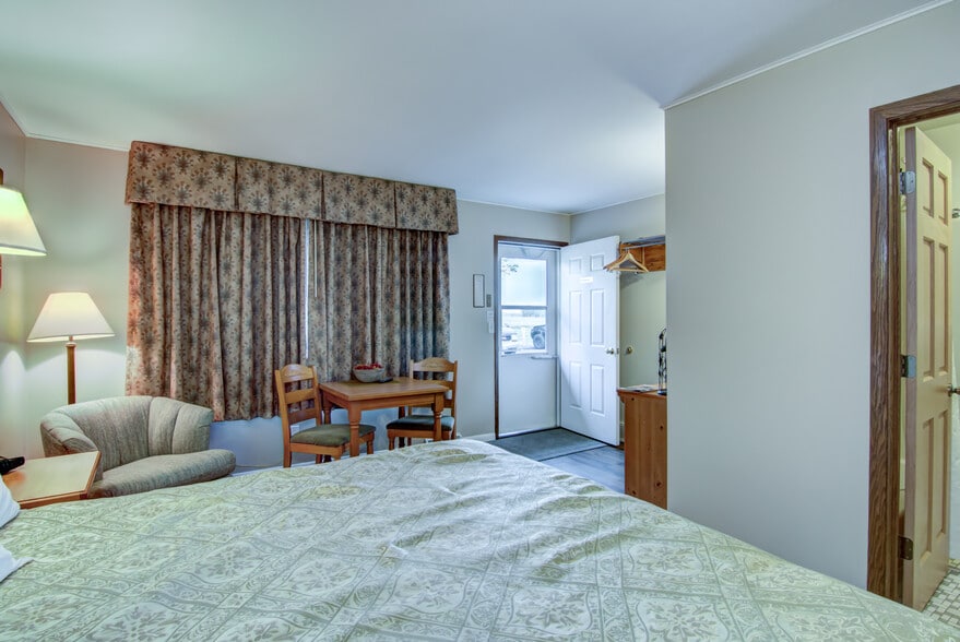 More Photos Of 10765 Hwy Q, Chippewa Falls Hotel For Sale