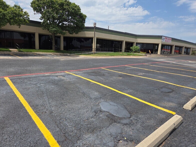 More Photos Of 2400 Lakeview Dr, Amarillo Office For Sale