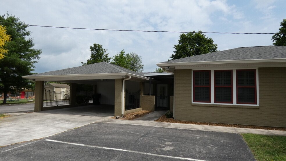 More Photos Of 2911 Middle Tennessee Blvd, Murfreesboro Office Residential For Lease