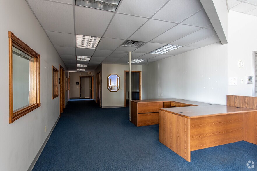 More Photos Of 206 W 30th St, Connersville Unknown For Lease