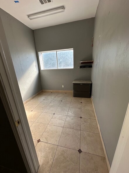 More Photos Of 5021 Gordon Smith Dr, Rowlett Warehouse For Lease