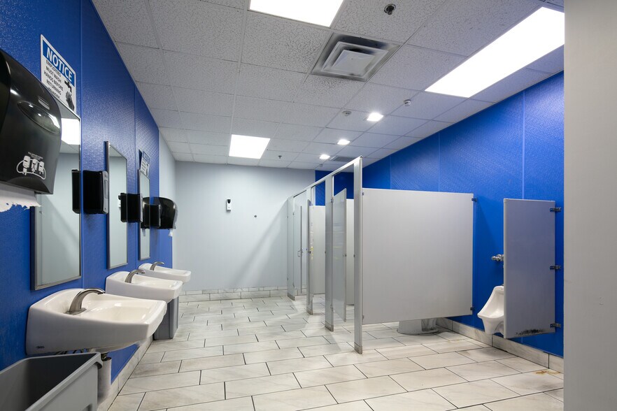 More Photos Of 108 Summer Ct, Georgetown Warehouse For Sale