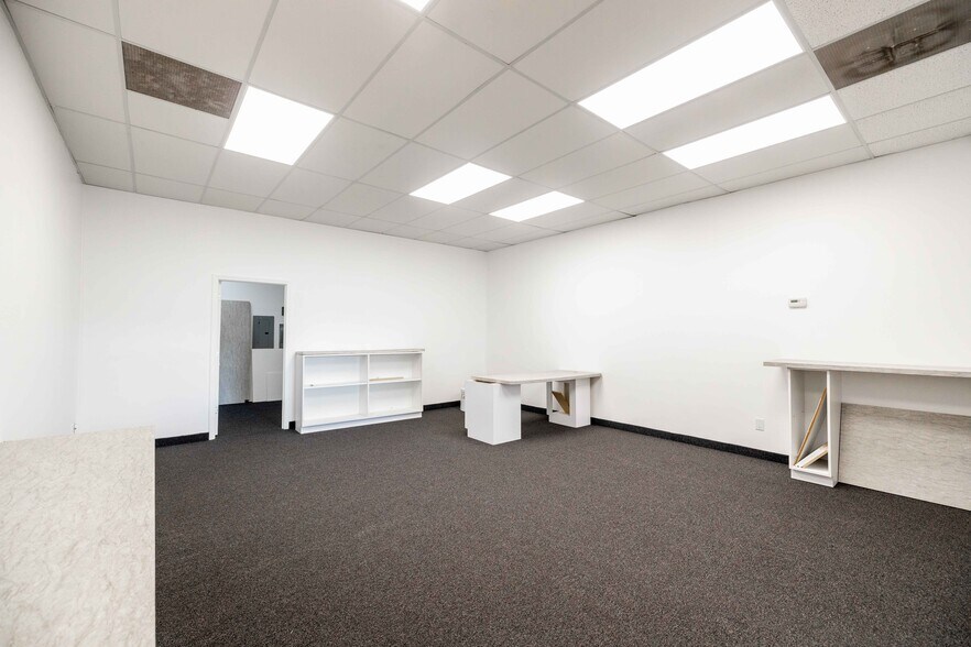 More Photos Of 2611-2661 Lapeer Rd, Lake Orion Unknown For Lease