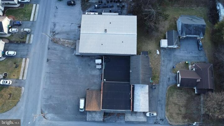 More Photos Of 122 Beech St, Carlisle Light Distribution For Lease