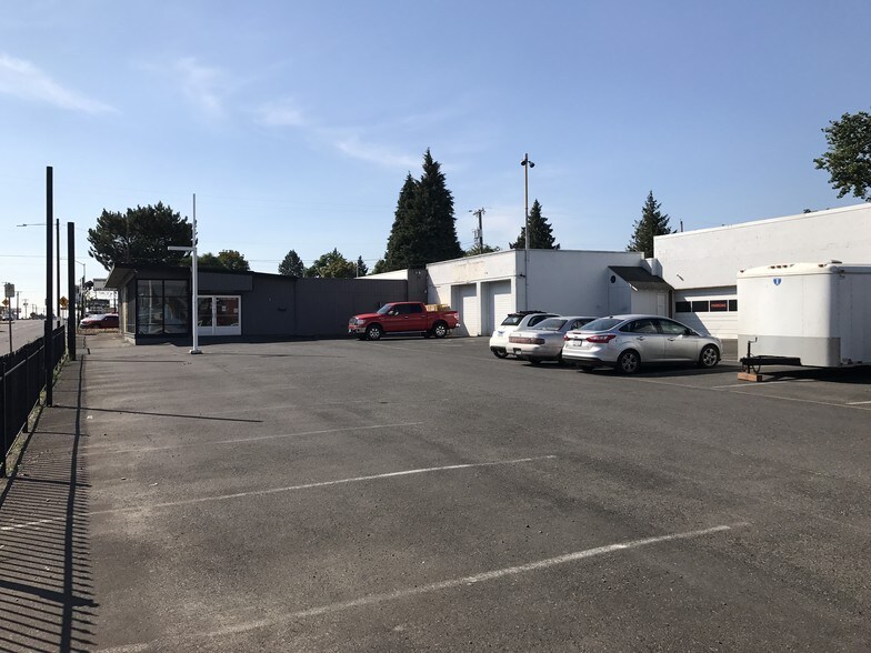 More Photos Of 1133 SE 82nd Ave, Portland Auto Repair For Sale