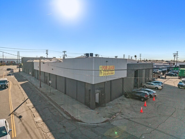 More Photos Of 2001-2031 S Santa Fe Ave, Los Angeles Warehouse For Lease