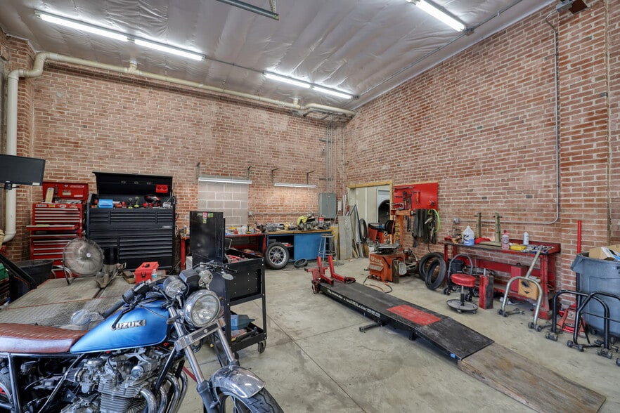 More Photos Of 8213 Gravois Rd, Affton Warehouse For Sale
