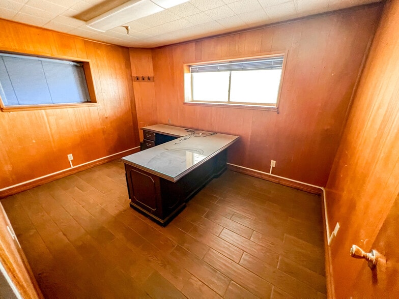 More Photos Of 1409 E Highway 350, Big Spring Industrial For Sale