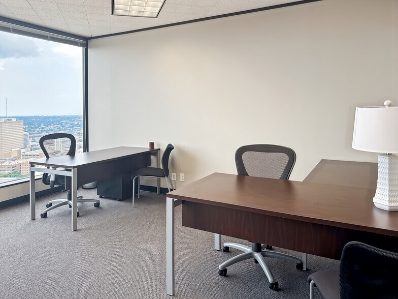 More Photos Of 1100 Poydras St, New Orleans Coworking Space