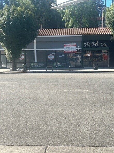 Primary Photo Of 21800-21806 Ventura Blvd, Woodland Hills Storefront For Lease