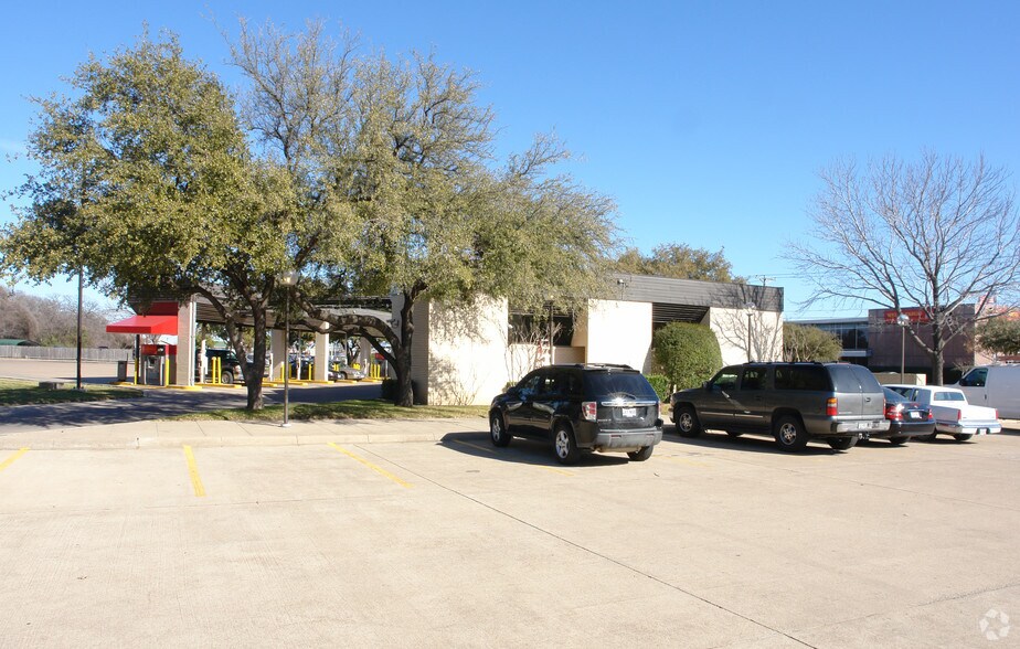 More Photos Of 4805 E Belknap St, Haltom City Bank For Lease