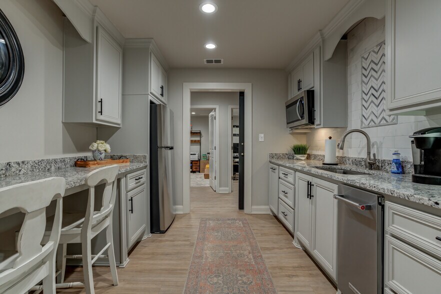 More Photos Of 604 E County Road 7200, Lubbock Office Residential For Sale