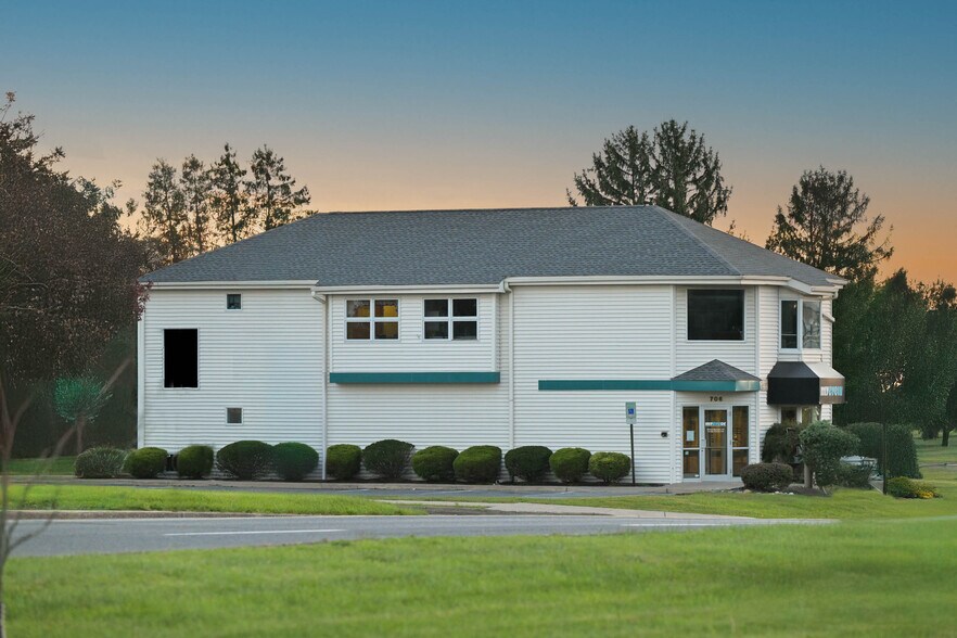 More Photos Of 706 Grape St, Whitehall Medical For Sale