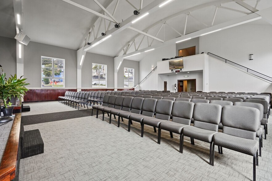 More Photos Of 1221 Oakdale Ave, San Francisco Religious Facility For Sale