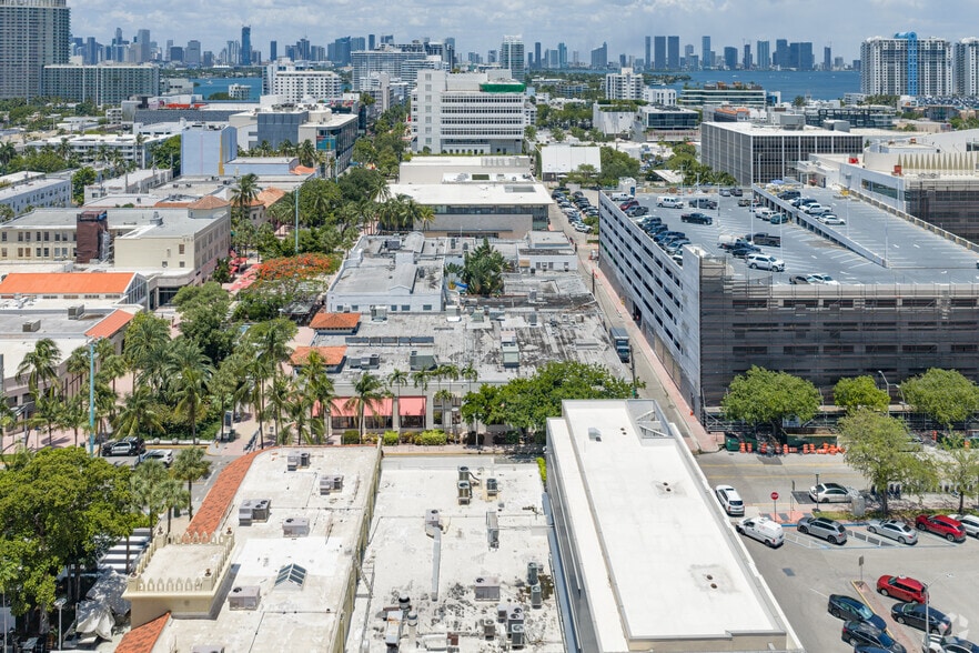 More Photos Of 919-939 Lincoln Rd, Miami Beach, Miami Beach Storefront For Lease
