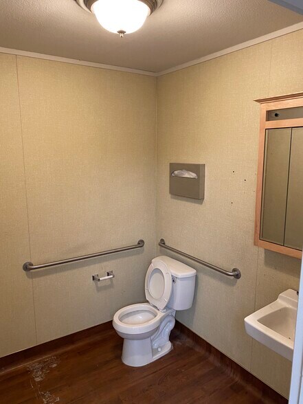 More Photos Of 430 N Canal St, South San Francisco Manufacturing For Sale