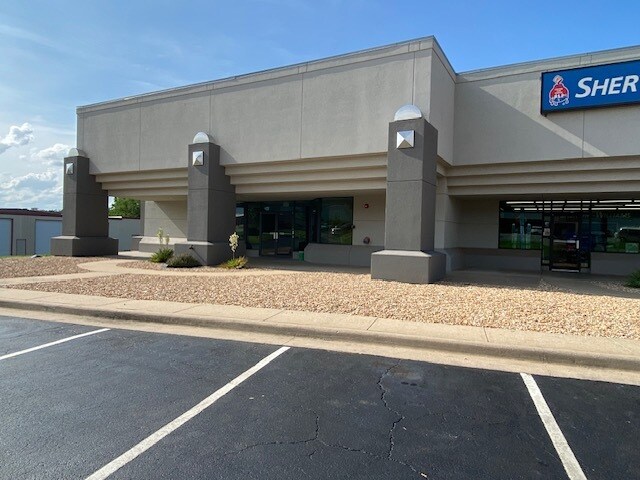 More Photos Of 131 Industrial Park Dr, Hollister General Retail For Lease