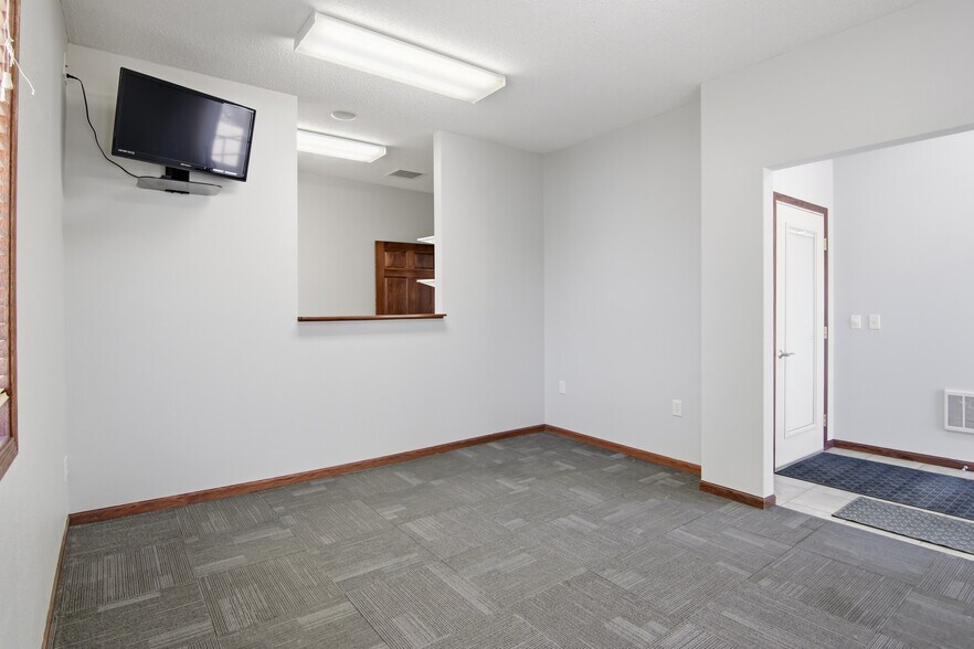 More Photos Of 2108 S Broadway St, Menomonie Office For Sale