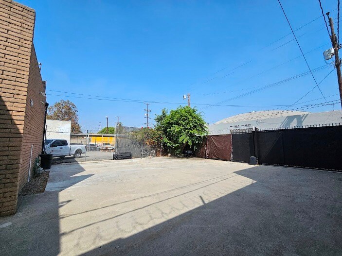 More Photos Of 804 E 18th St, Los Angeles Warehouse For Lease