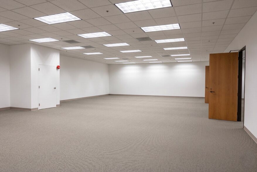 More Photos Of 2300 Litton Ln, Hebron Office Residential For Lease