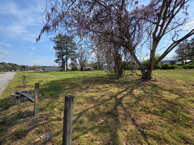 More Photos Of 1006 Badham Rd, Edenton Flex For Sale
