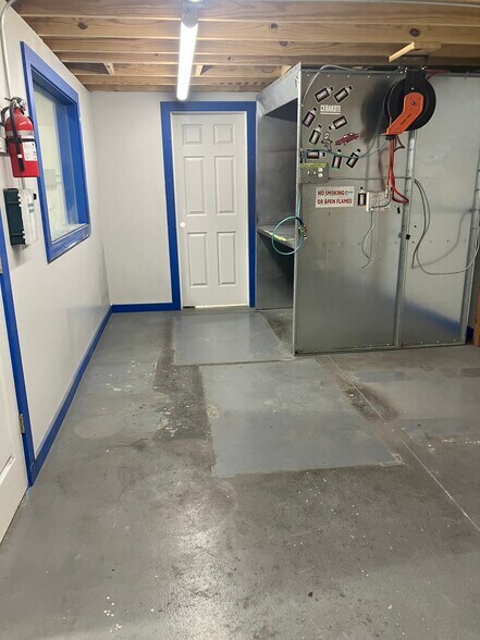 More Photos Of 127-129 S Cleveland Ave, Loveland Showroom For Lease