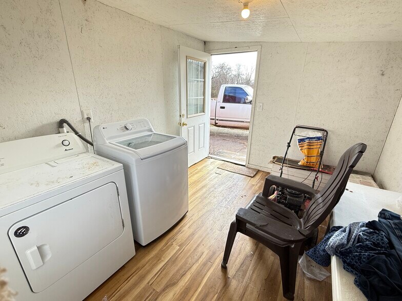 More Photos Of 27753 S Welling Rd, Welling Apartments For Sale