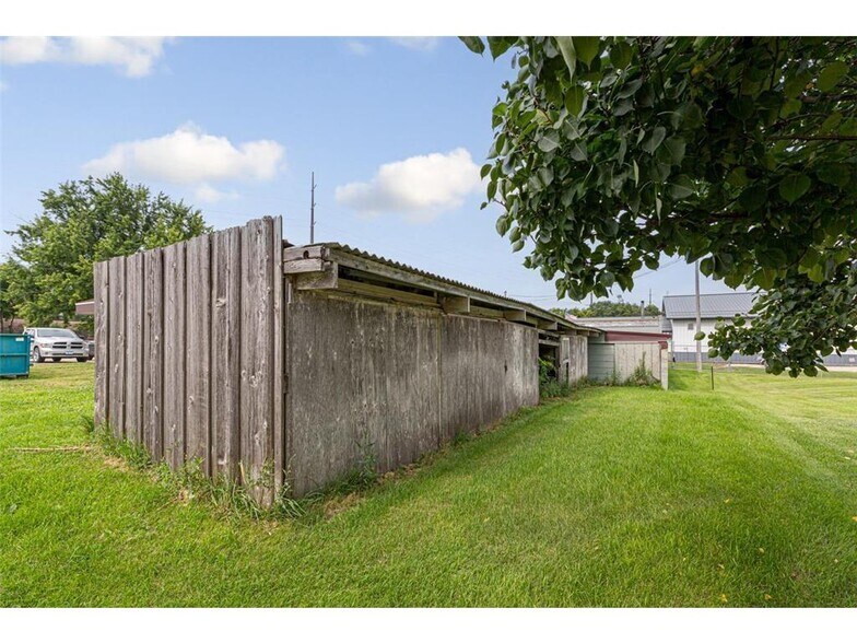 More Photos Of 206-208 Mineral Springs Rd, Owatonna Storefront Retail Office For Sale