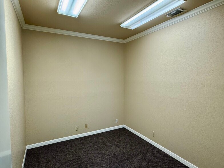 More Photos Of 12343 Hymeadow Dr, Austin Office For Lease