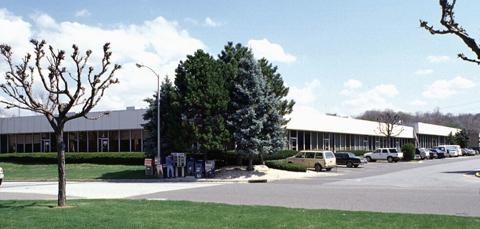 More Photos Of 8 Westchester Plz, Elmsford Light Manufacturing For Lease