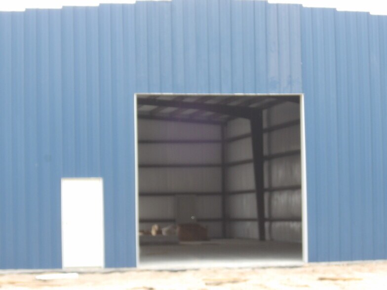 More Photos Of 1950 Expressway 83, Mercedes Warehouse For Lease