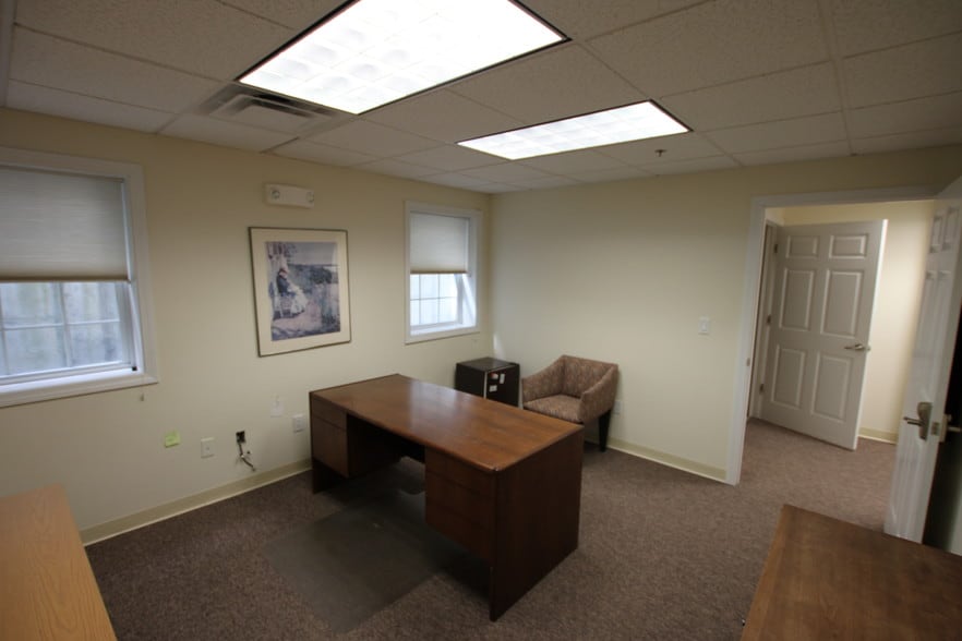 More Photos Of 206 Southbridge St, Auburn Office For Lease
